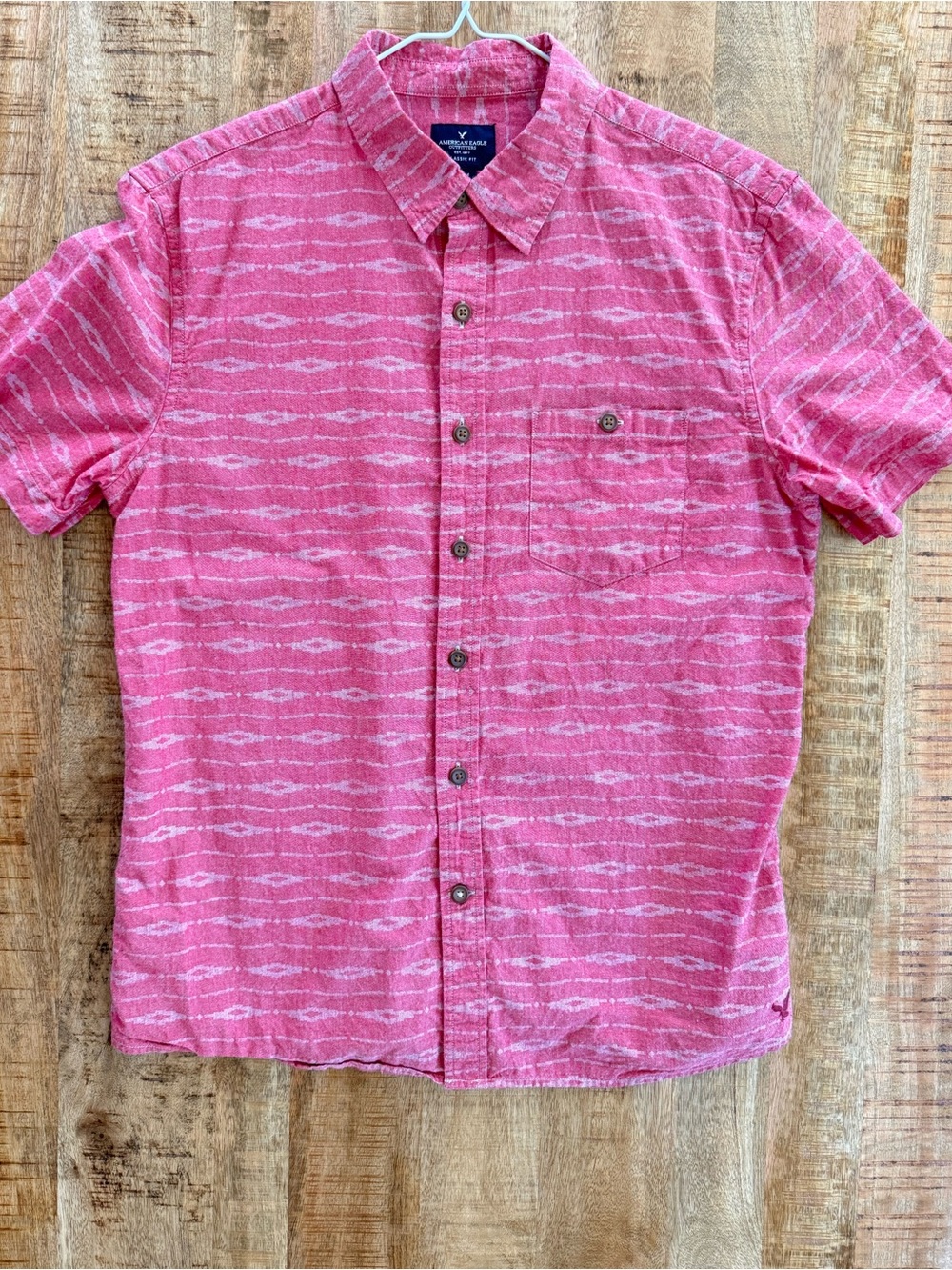American Eagle Mens M Pink Ikat Geometric Short Sleeve Button Down Cotton shirt